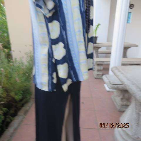 SCOTTS button down 80's navy-light blue-yellow pattern top in viscose. Size 40