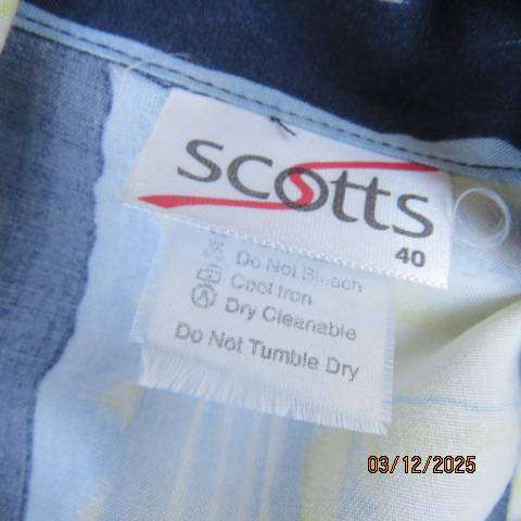 SCOTTS button down 80's navy-light blue-yellow pattern top in viscose. Size 40