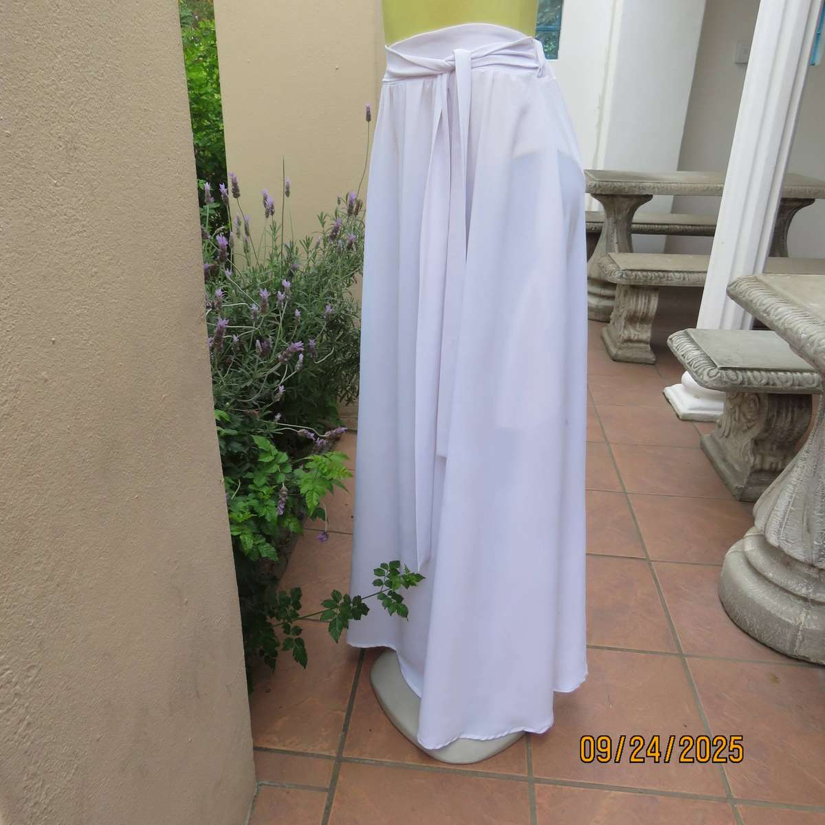 NEW FEELING white maxi stretch polyester skirt. Long side straps. Pockets. Size 36-38