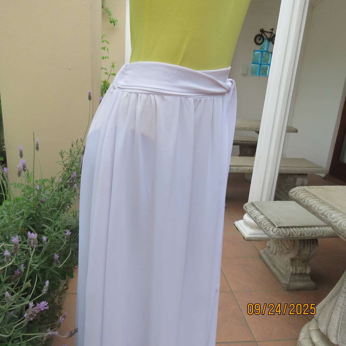 NEW FEELING white maxi stretch polyester skirt. Long side straps. Pockets. Size 36-38