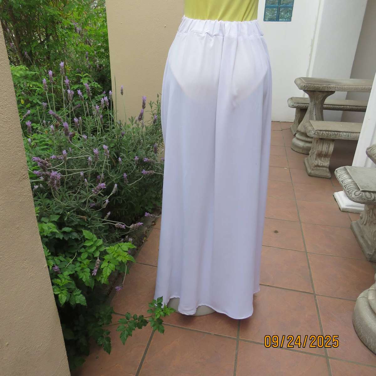NEW FEELING white maxi stretch polyester skirt. Long side straps. Pockets. Size 36-38