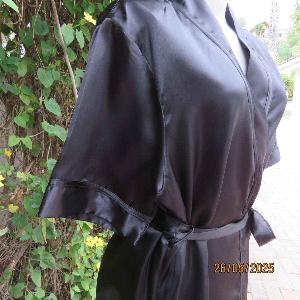 Black 2 pc satin polyester pajama set. Cropped pants-fold over top. Size 36-38