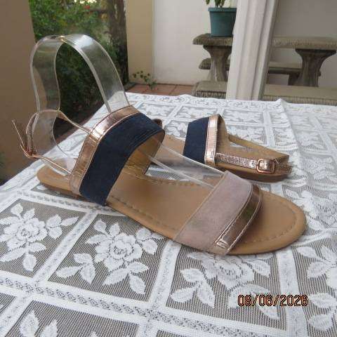 MMM summer ankle strap sandals with 2 straps navy beige with metallic size 8