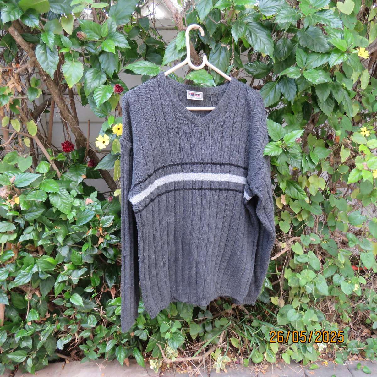 Men's STONE HARBOUR steel grey acrylic knit pullover sweater. Size Large.