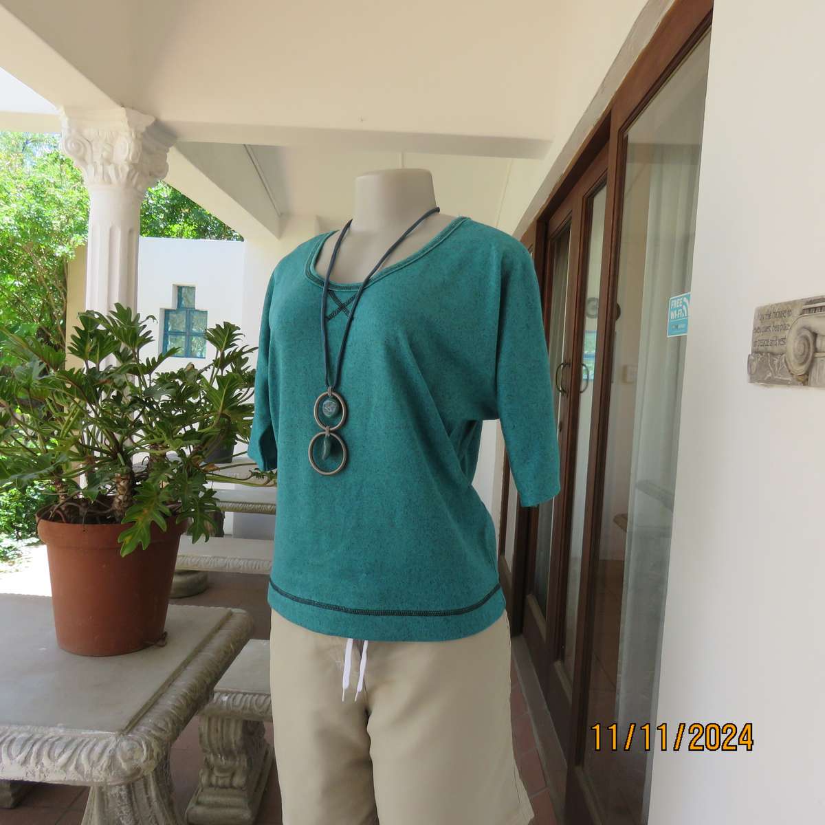 Comfy slip over mottled jade-black polyester stretch size 36 top. Cut-on sleeves. As new cond.