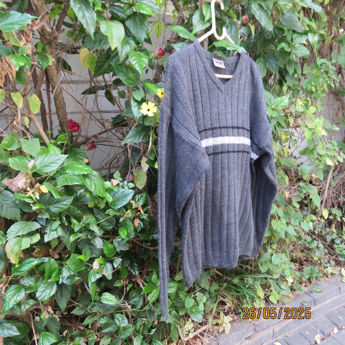 Men's STONE HARBOUR steel grey acrylic knit pullover sweater. Size Large.