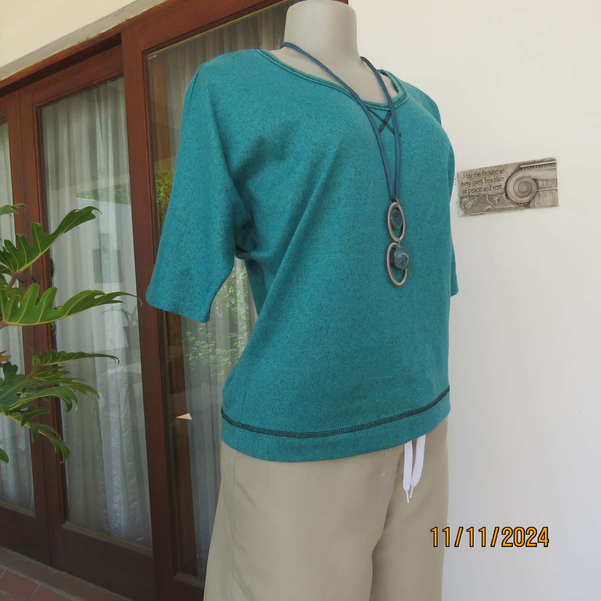 Comfy slip over mottled jade-black polyester stretch size 36 top. Cut-on sleeves. As new cond.