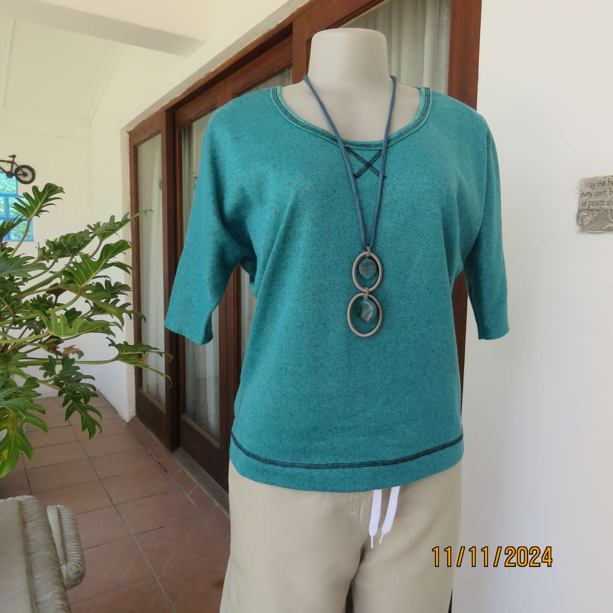 Comfy slip over mottled jade-black polyester stretch size 36 top. Cut-on sleeves. As new cond.