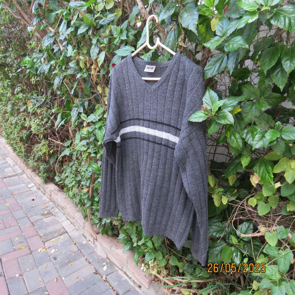 Men's STONE HARBOUR steel grey acrylic knit pullover sweater. Size Large.