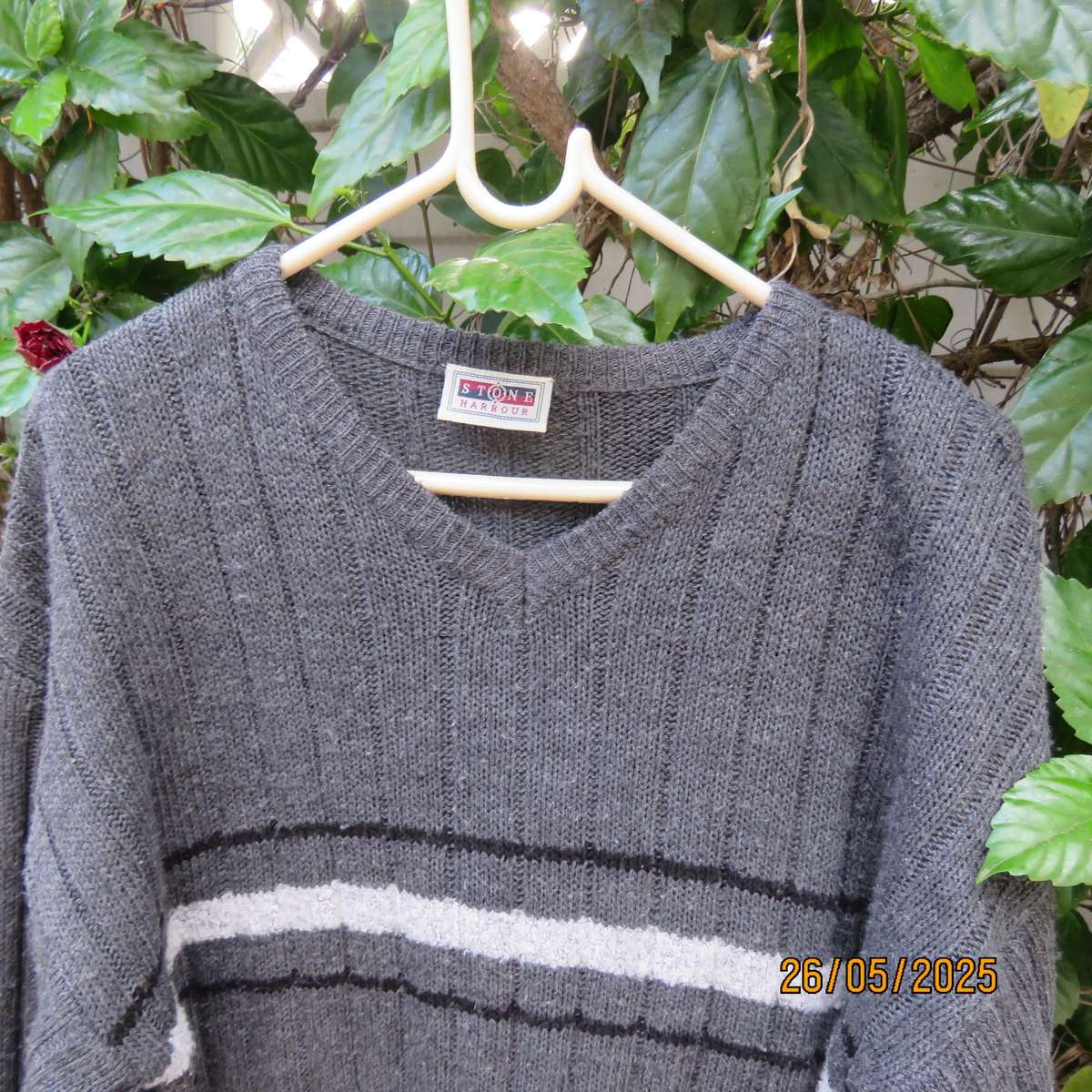 Men's STONE HARBOUR steel grey acrylic knit pullover sweater. Size Large.