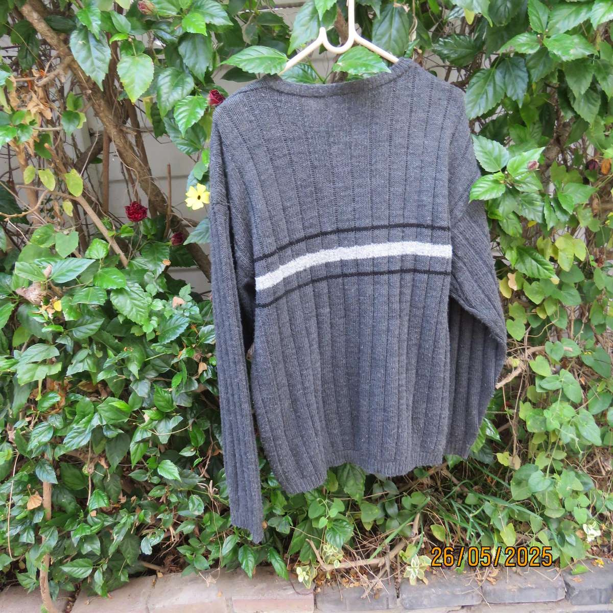 Men's STONE HARBOUR steel grey acrylic knit pullover sweater. Size Large.