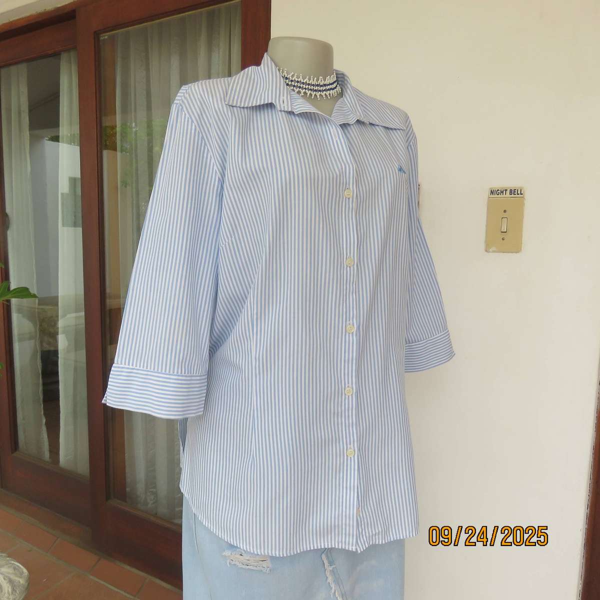 CIT clothing vertical striped polycotton top in blue-white. Button down. Size 40-42