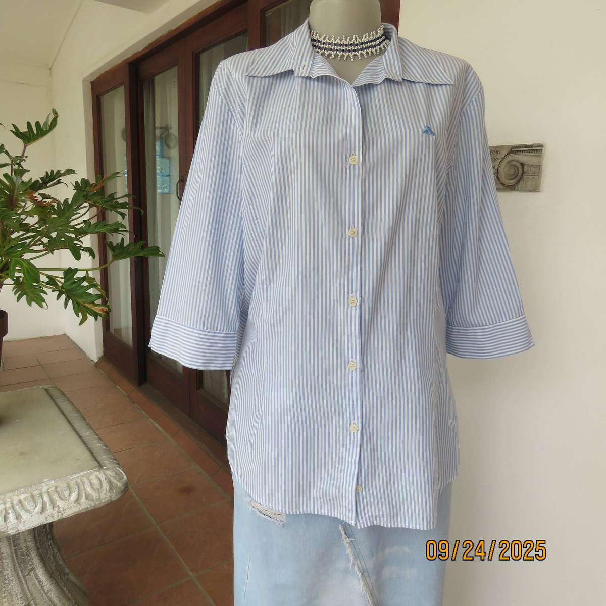 CIT clothing vertical striped polycotton top in blue-white. Button down. Size 40-42