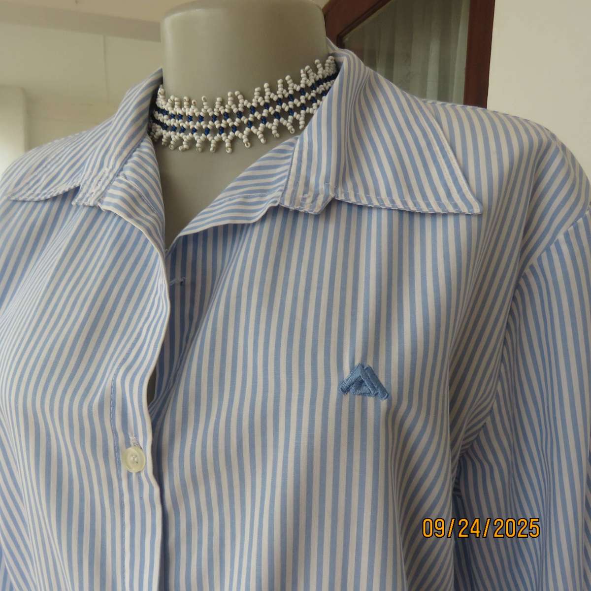 CIT clothing vertical striped polycotton top in blue-white. Button down. Size 40-42