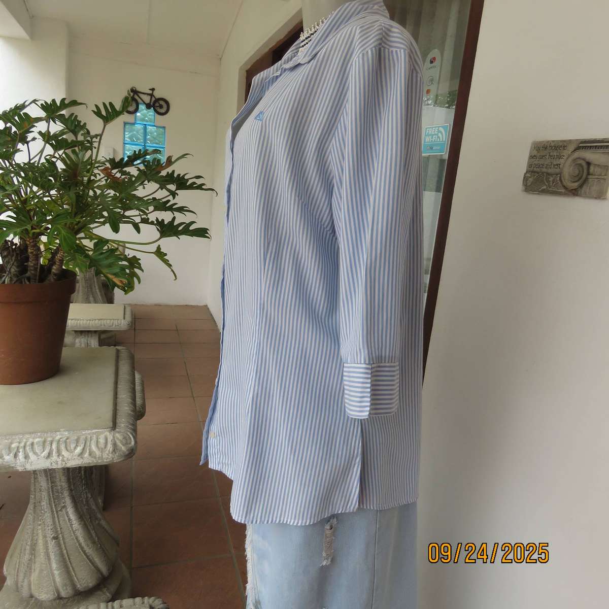 CIT clothing vertical striped polycotton top in blue-white. Button down. Size 40-42