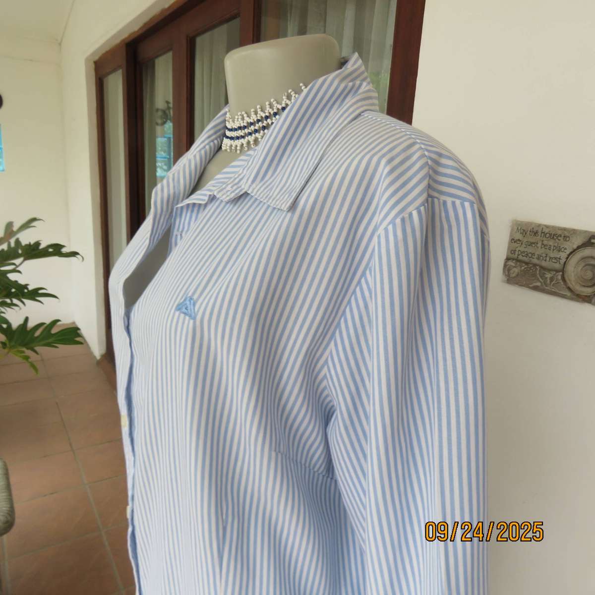 CIT clothing vertical striped polycotton top in blue-white. Button down. Size 40-42