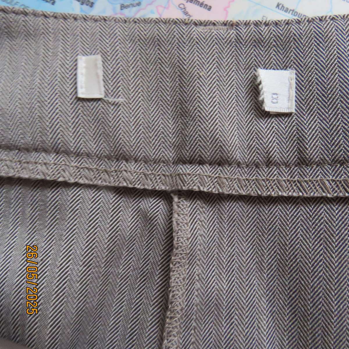WOOLWORTHS beige dress pants in herringbone pattern. Polyester-rayon stretch. Size 32