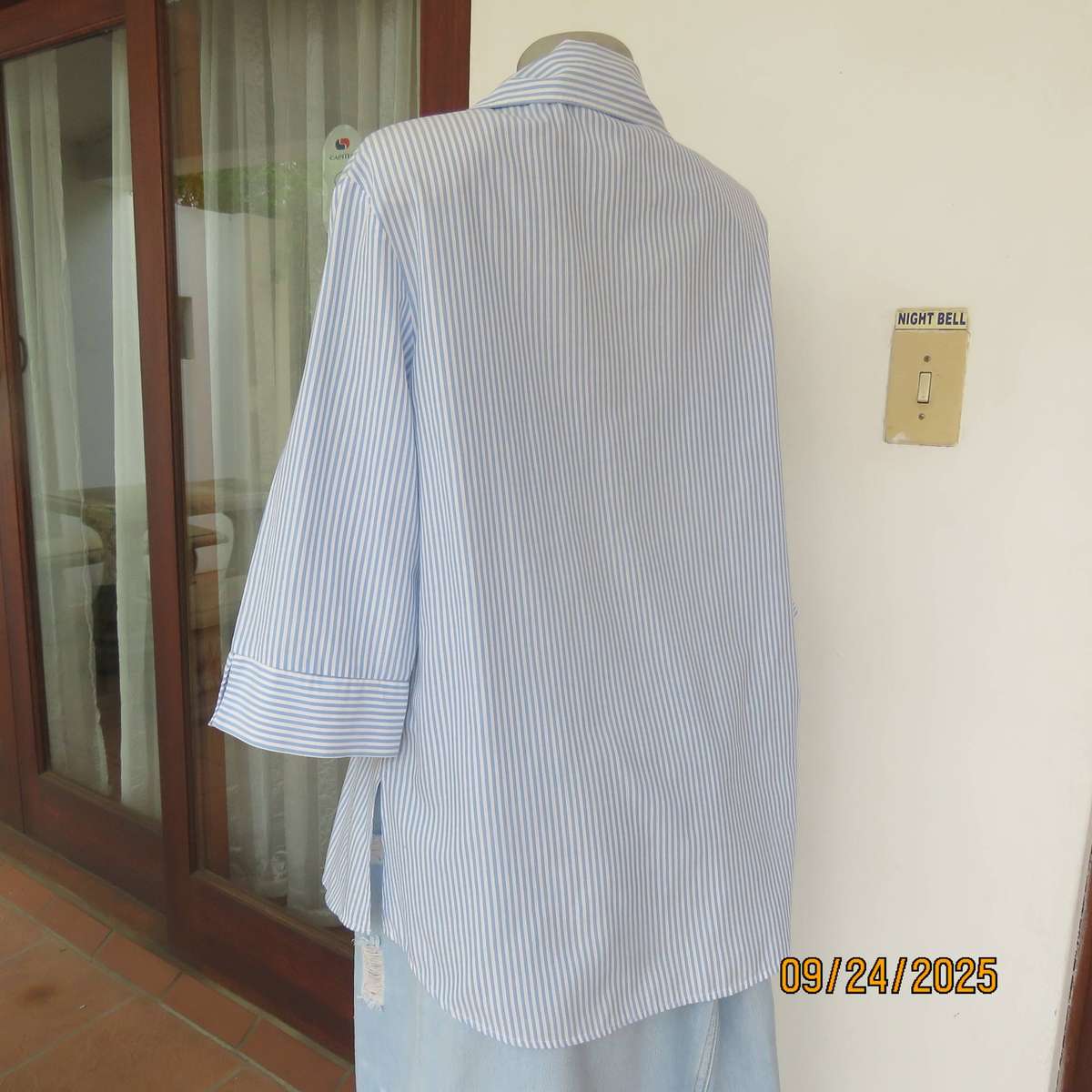 CIT clothing vertical striped polycotton top in blue-white. Button down. Size 40-42