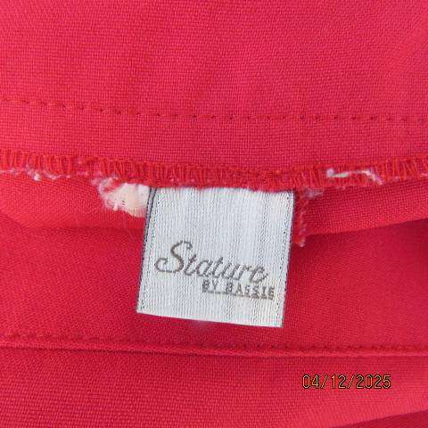 STATURE cropped carmine red polyester pants. Straight legs. Size 38-40