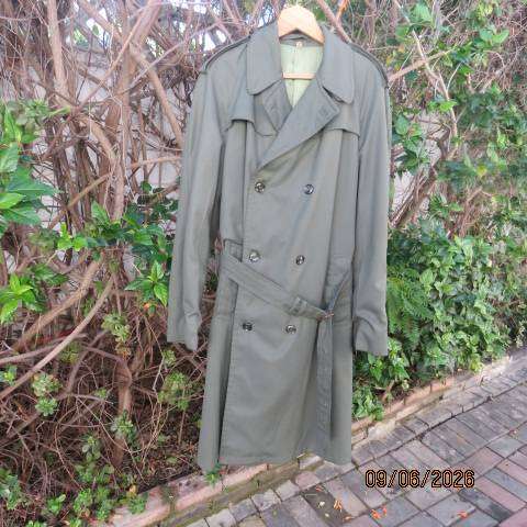 Men's dark olive double-breast waterproof coat, fully lined with side pockets and belt - Large