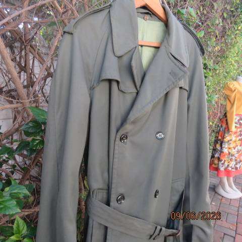 Men's dark olive double-breast waterproof coat, fully lined with side pockets and belt - Large