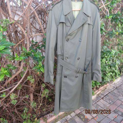 Men's dark olive double-breast waterproof coat, fully lined with side pockets and belt - Large