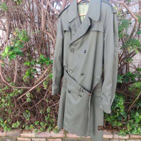 Men's dark olive double-breast waterproof coat, fully lined with side pockets and belt - Large