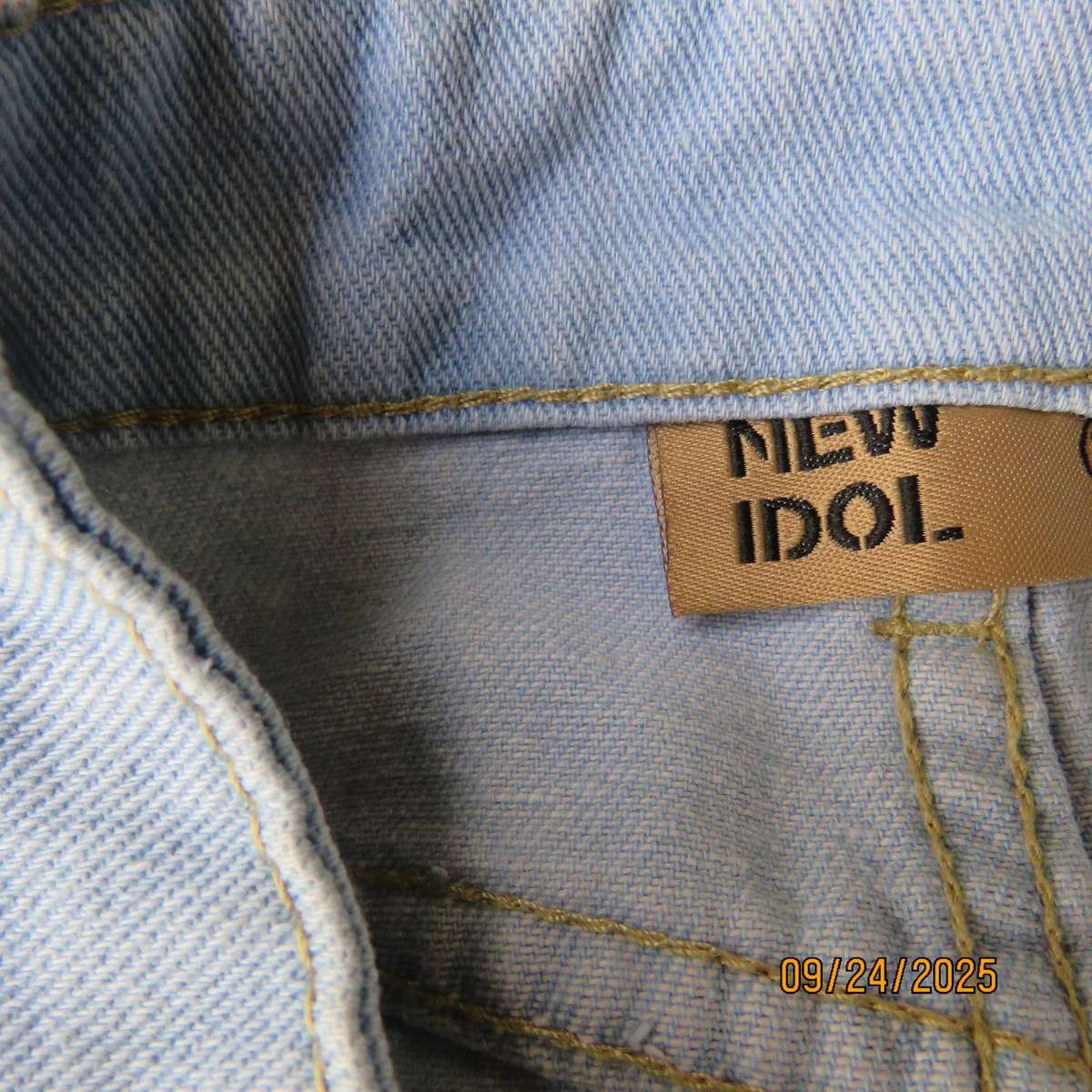 NEW IDOL light blue distressed look denim skirt with V hem opening. Size 40-42