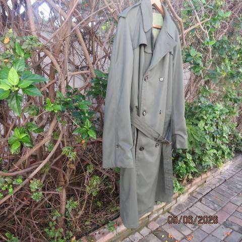 Men's dark olive double-breast waterproof coat, fully lined with side pockets and belt - Large