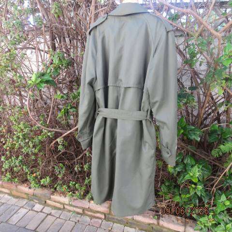 Men's dark olive double-breast waterproof coat, fully lined with side pockets and belt - Large