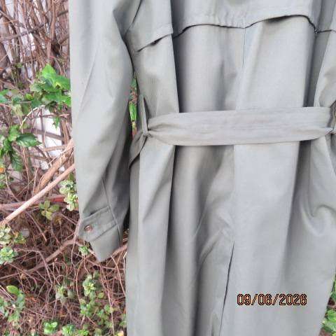 Men's dark olive double-breast waterproof coat, fully lined with side pockets and belt - Large