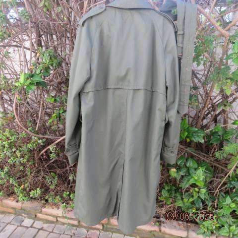 Men's dark olive double-breast waterproof coat, fully lined with side pockets and belt - Large