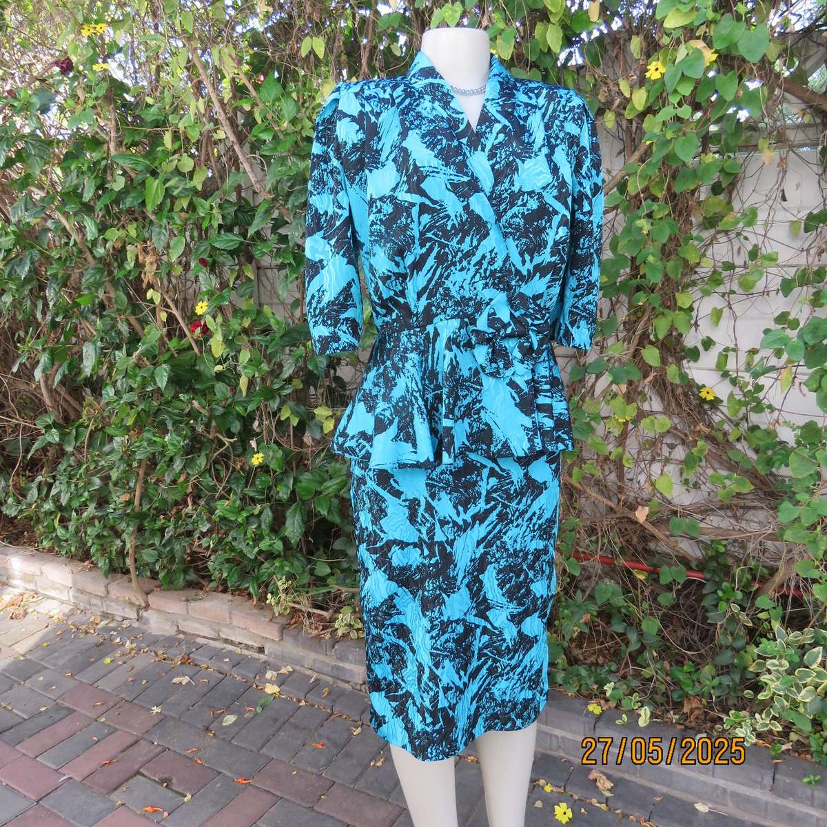 TRUWORTHS peplum style jade-black size 34 dress in embossed polyester. Vintage late 80's