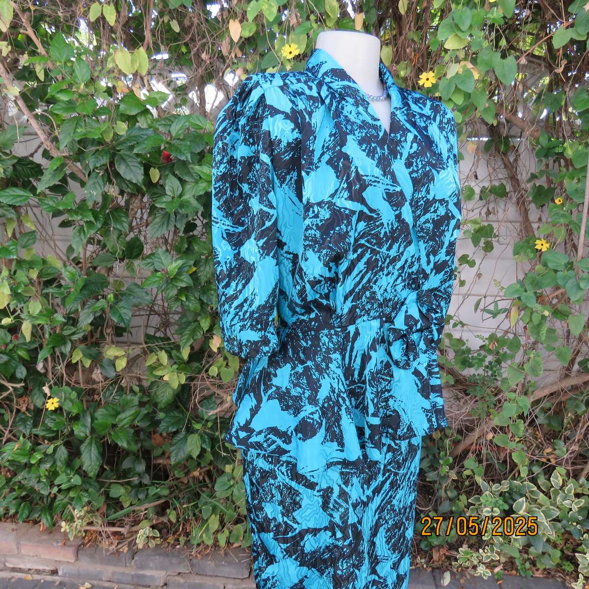 TRUWORTHS peplum style jade-black size 34 dress in embossed polyester. Vintage late 80's