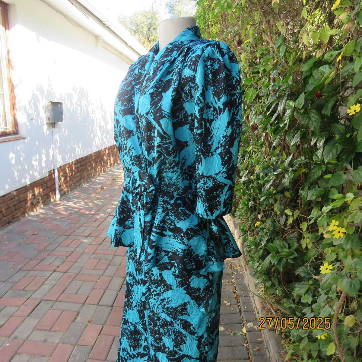 TRUWORTHS peplum style jade-black size 34 dress in embossed polyester. Vintage late 80's