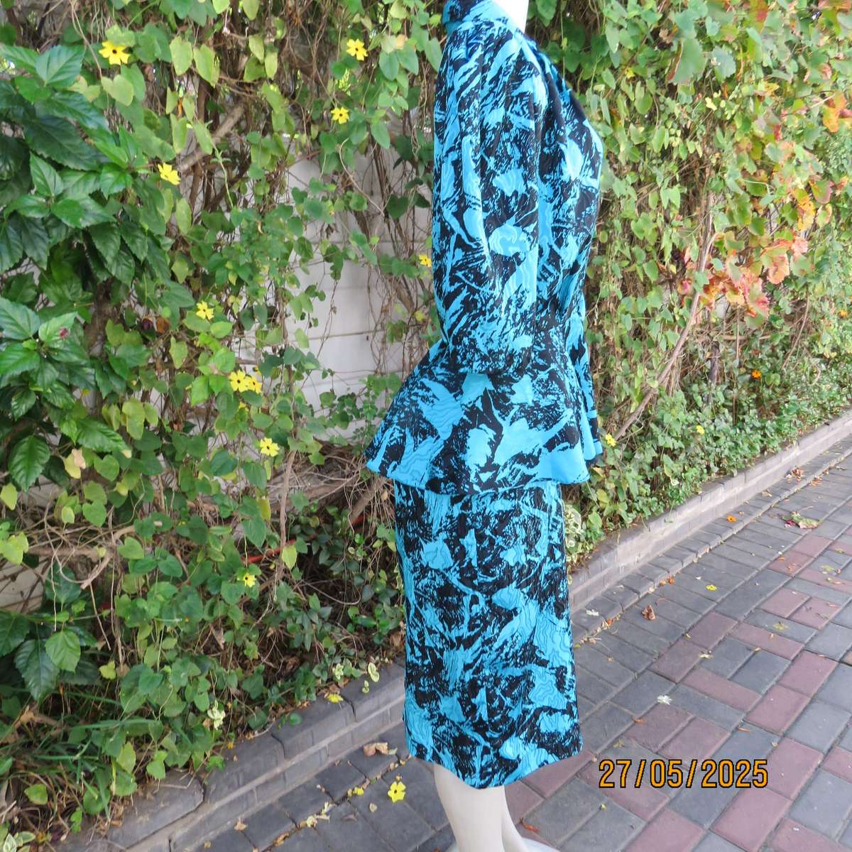 TRUWORTHS peplum style jade-black size 34 dress in embossed polyester. Vintage late 80's