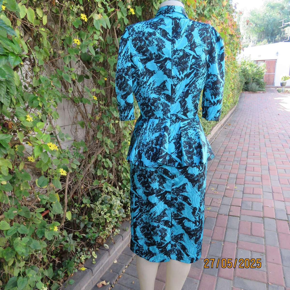 TRUWORTHS peplum style jade-black size 34 dress in embossed polyester. Vintage late 80's