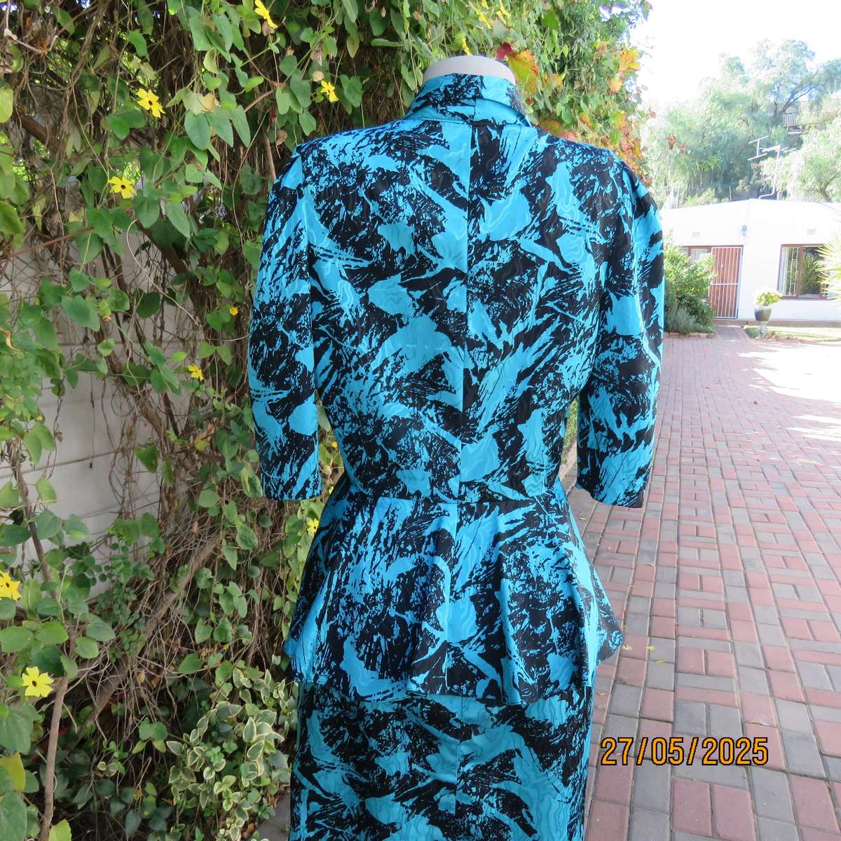 TRUWORTHS peplum style jade-black size 34 dress in embossed polyester. Vintage late 80's