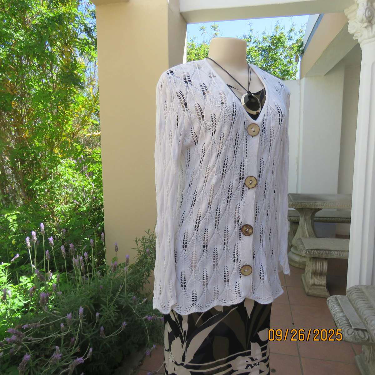 BASICALLY Natural white cotton knit long sleeve cardigan. From Knysna. Size 40