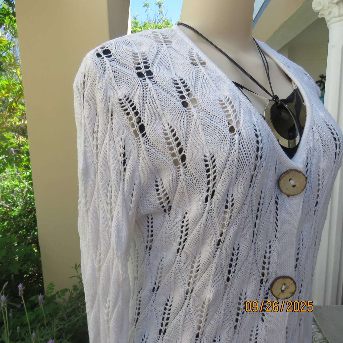 BASICALLY Natural white cotton knit long sleeve cardigan. From Knysna. Size 40