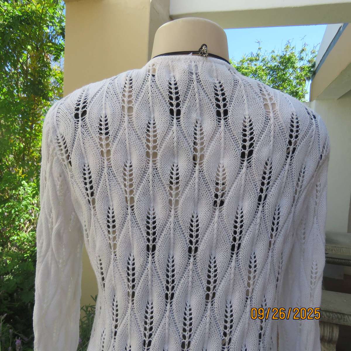 BASICALLY Natural white cotton knit long sleeve cardigan. From Knysna. Size 40