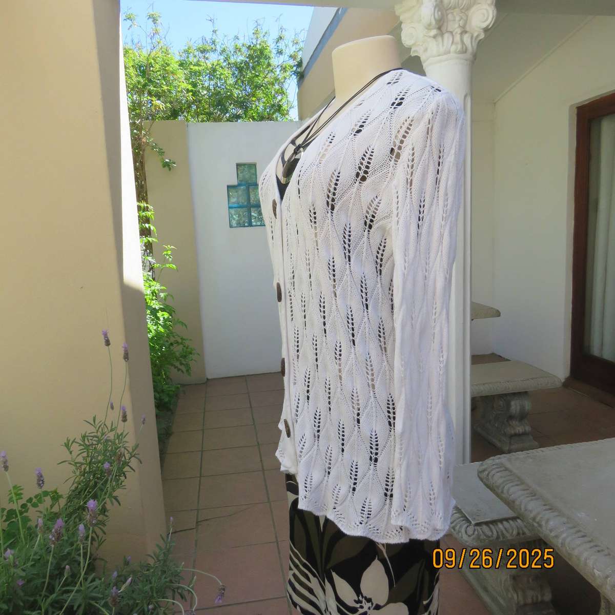 BASICALLY Natural white cotton knit long sleeve cardigan. From Knysna. Size 40