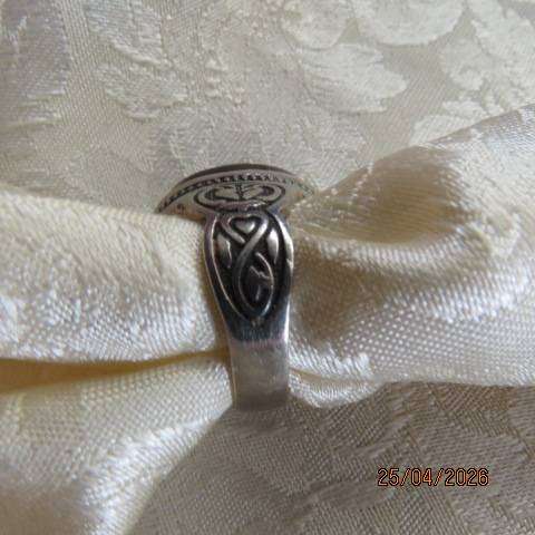 Men's rhodium plated engraved ring with reddish agate oval stone, size 9.5