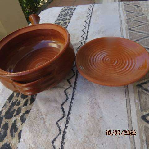 Earthenware glazed clay pot 17cm diameter for slow cooking, similar to donabe