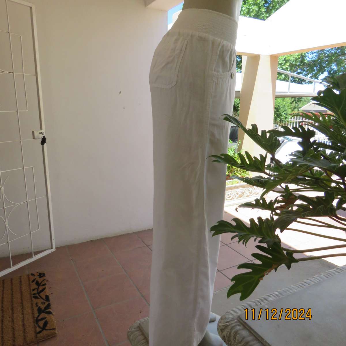 WOOLWORTHS linen-cotton blend white wide legged pants size 36.No stretch. Wide elasticated waist.