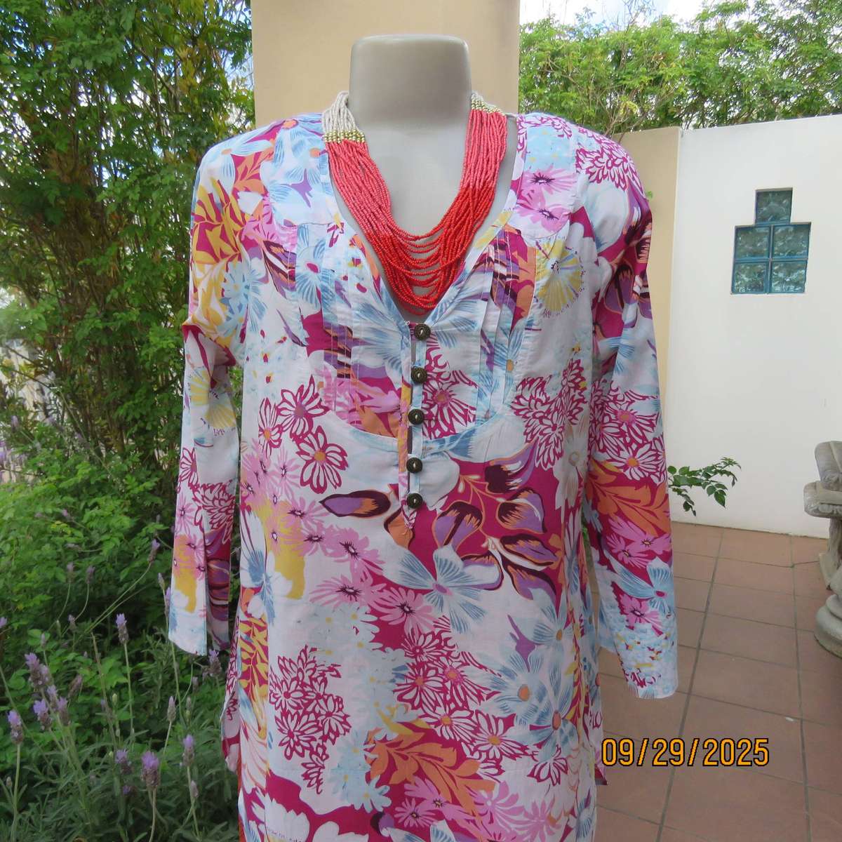 NEWS slip over V neck colourful floral long sleeve top in polycotton. Size 40