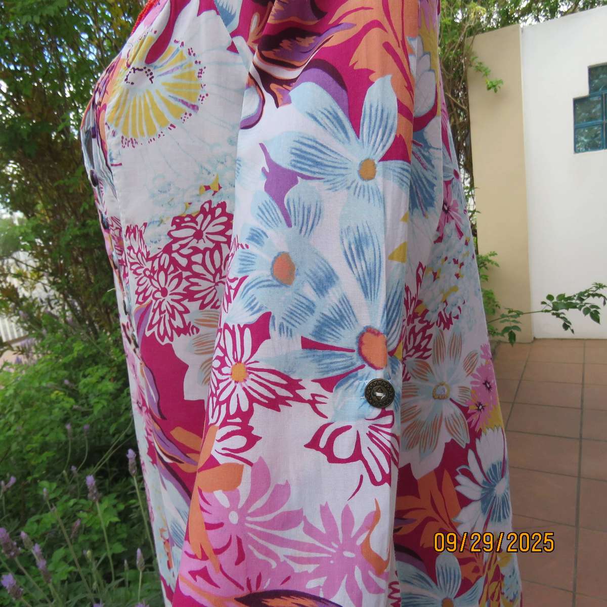 NEWS slip over V neck colourful floral long sleeve top in polycotton. Size 40