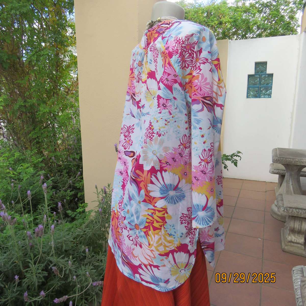 NEWS slip over V neck colourful floral long sleeve top in polycotton. Size 40