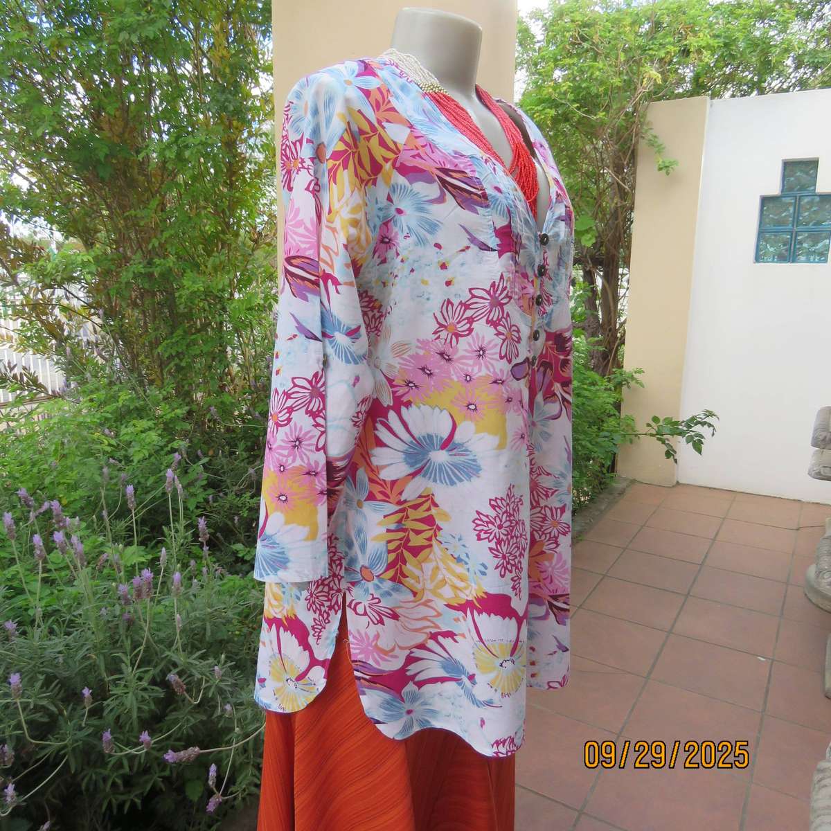 NEWS slip over V neck colourful floral long sleeve top in polycotton. Size 40
