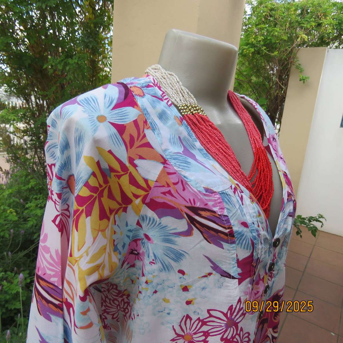 NEWS slip over V neck colourful floral long sleeve top in polycotton. Size 40